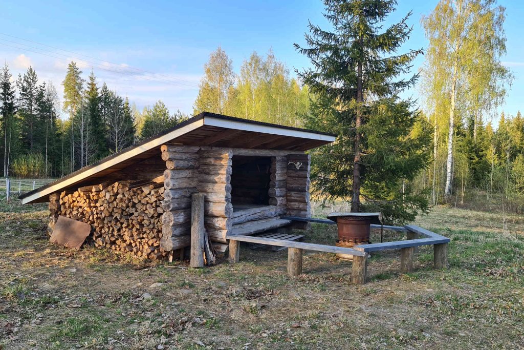 Kalliopurontien laavu