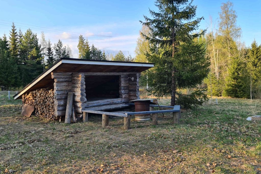 Kalliopurontien laavu