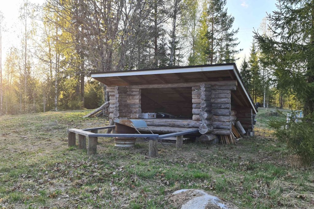 Kalliopurontien laavu