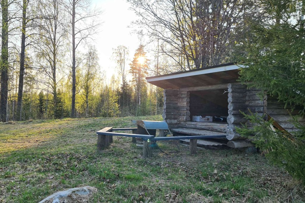 Kalliopurontien laavu